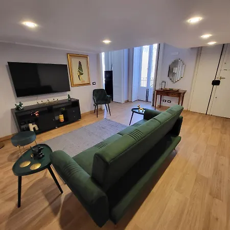 Daniela Zinghouse Apartment Catania